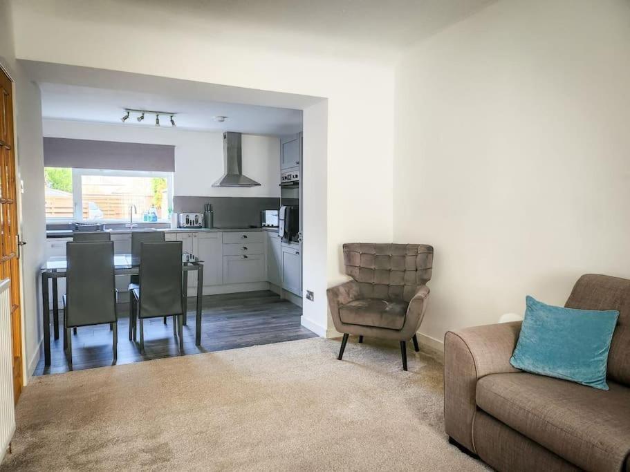 Central 2-Bedroom Bunglow With Double Sofa Bed Carnoustie Exteriör bild